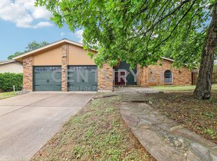 711 Vail Dr, Arlington, TX 76012