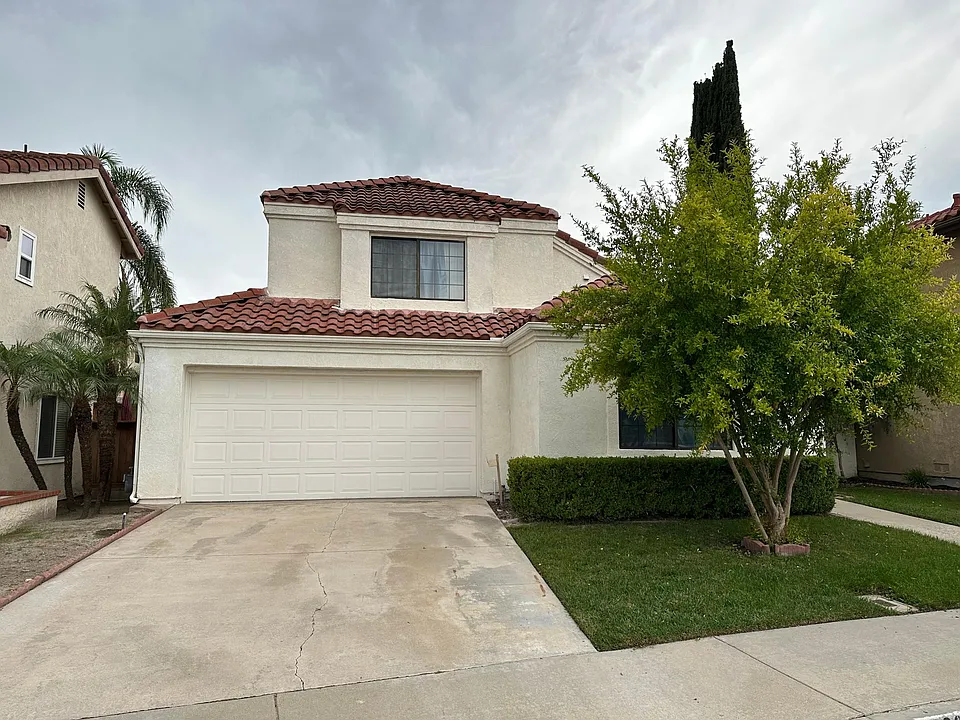 26032 Dundee Dr