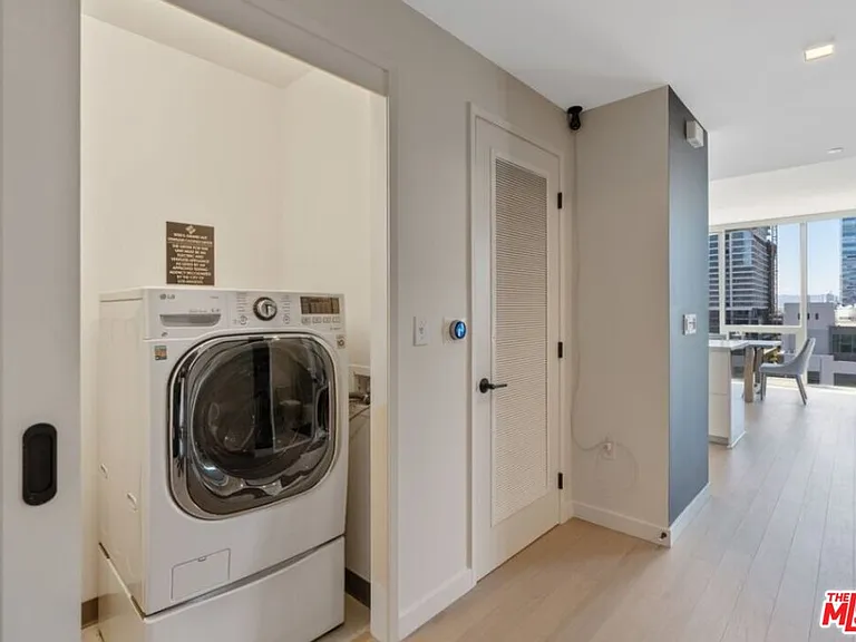 1050 S Grand Ave #1001 — Photo 15