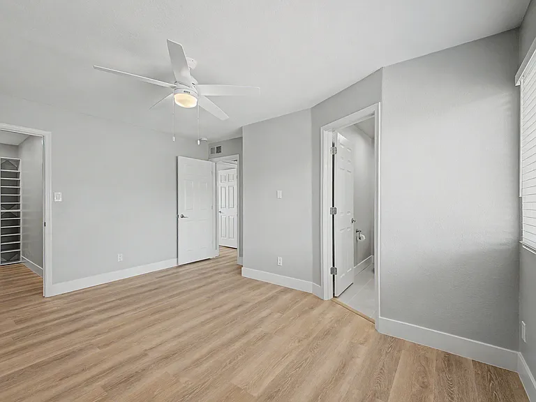 2340 E Isabella Ave — Photo 11