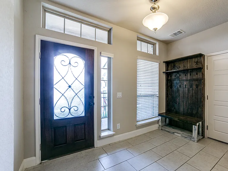 8916 Monument Parke — Photo 5