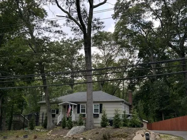 2354 N Wading River Rd, Wading River, NY 11792