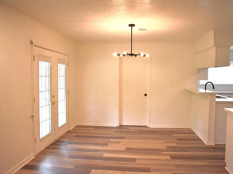 2628 Dupont St — Photo 7