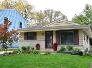 2649 N 115th St, Wauwatosa, WI 53226