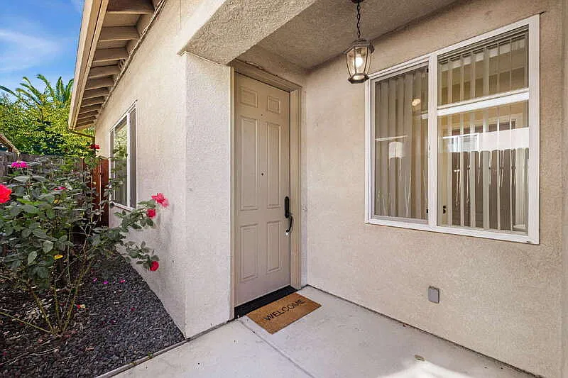 3 bed, 3.0 bath, 1840 sqft, $2,745 — Photo 3