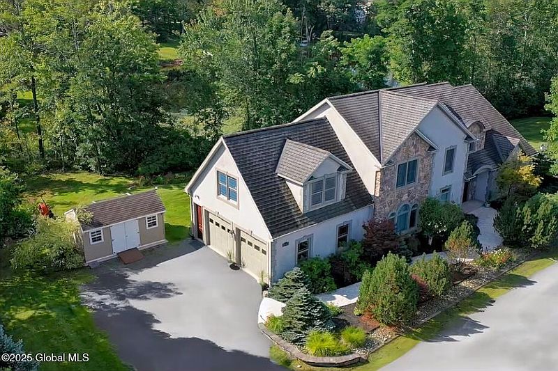 2nd image of 2085 Weast Road