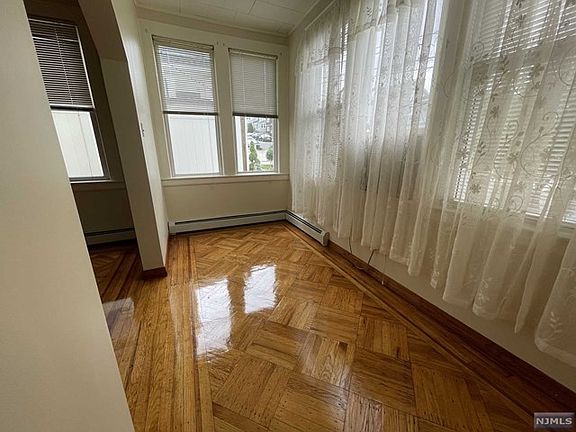 5th image of 120 Melrose Ave Floor 1