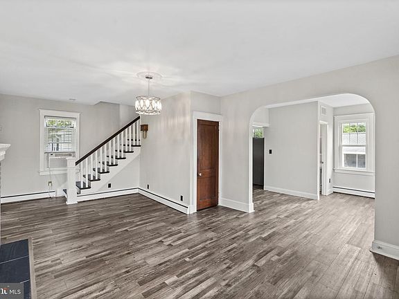 3rd image of 573 Chelton Ave