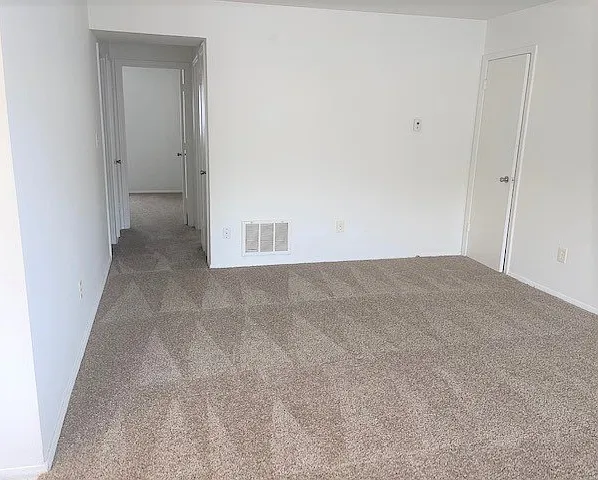 Webster Court Apartments — Photo 8