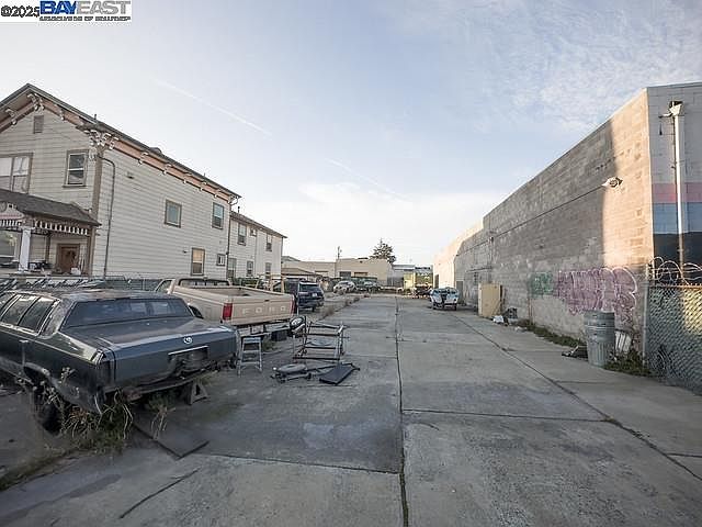 1st image of 1041 7th Ave
