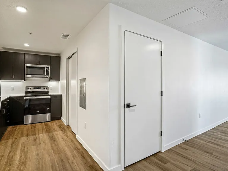 Unit B: Kitchen/Corridor
