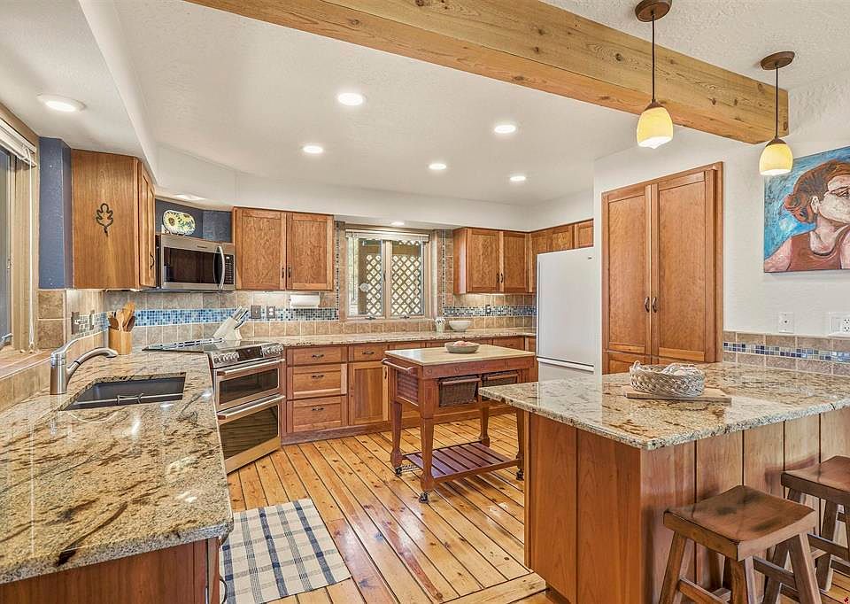 7th image of this home