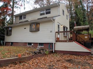 13 Acorn Trl, Oak Ridge, NJ 07438