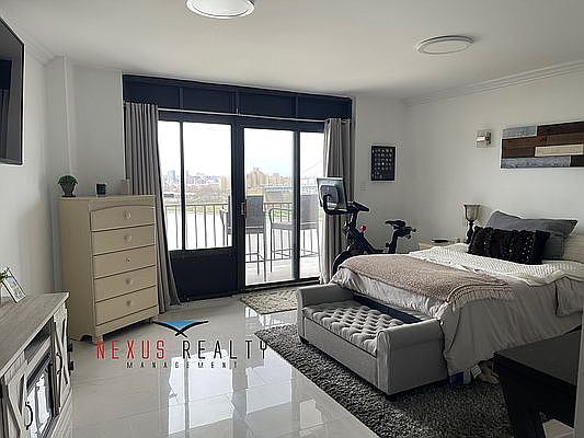 3rd image of 25-40 Shore Blvd Penthouse 18P