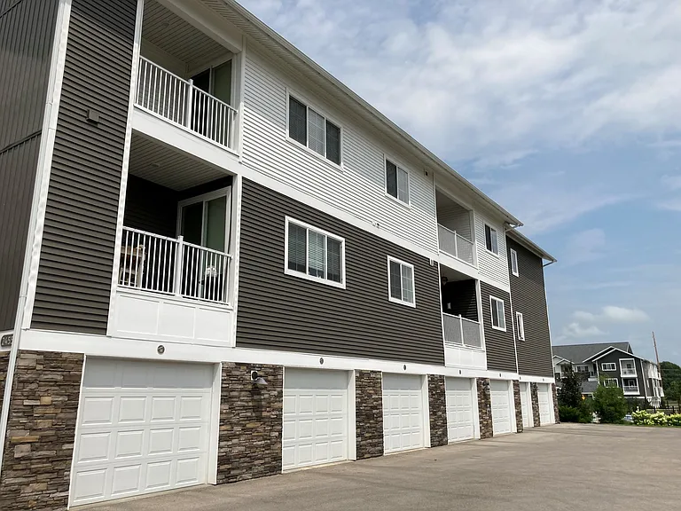 Choose to rent an attached garage