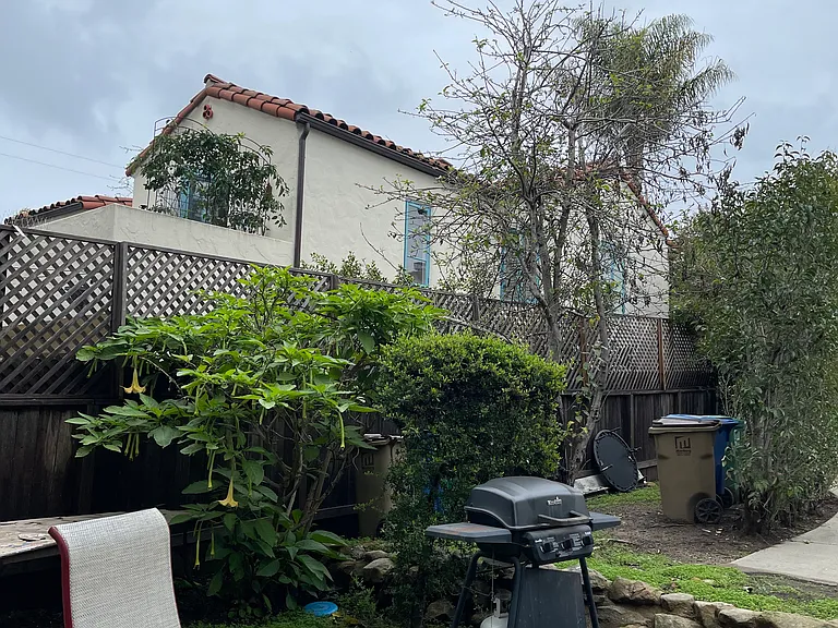 2225 Chapala St — Photo 39