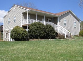 1087 Snowberry Hill Dr, Bedford, VA 24523