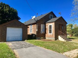 114 Ray St, Sackets Harbor, NY 13685