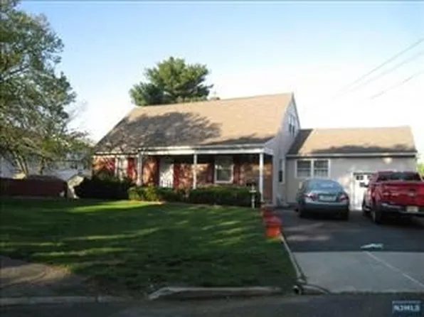 15 Norris St, Elmwood Park, NJ 07407