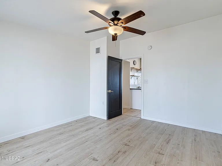 227 S Avenue B — Photo 16