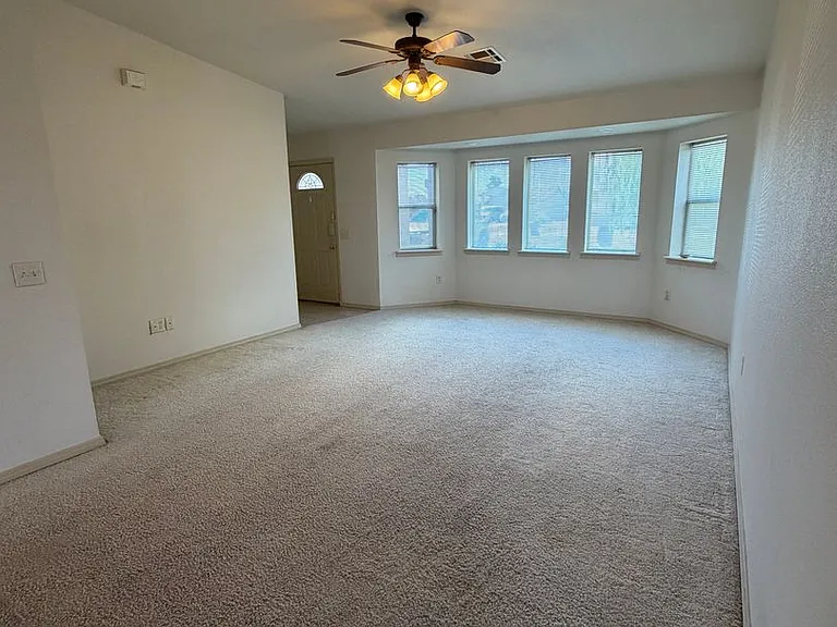 2353 Sierra Vista Ct — Photo 3