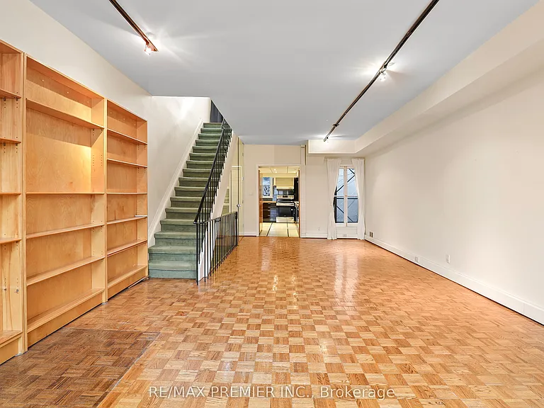 394A King St E #UPPER — Photo 2