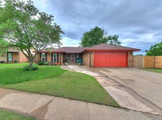 1328 NW 7th Pl, Moore, OK 73170