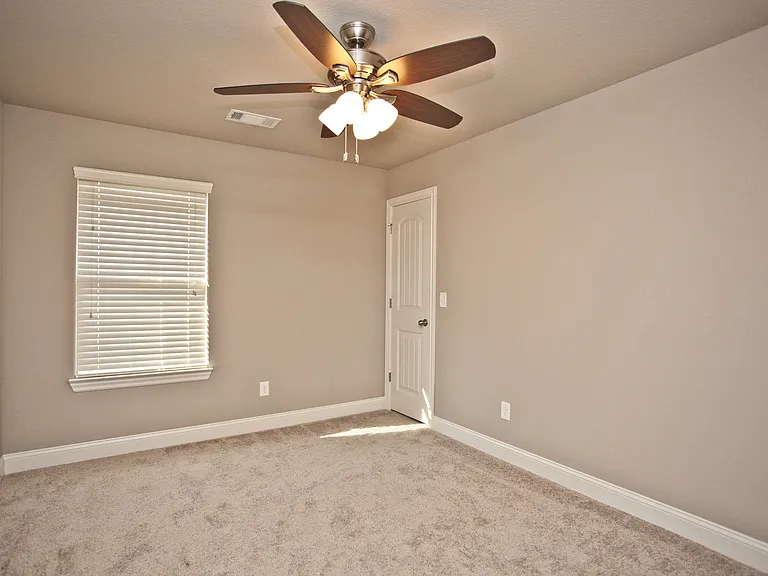 902 SW Crownview St — Photo 16