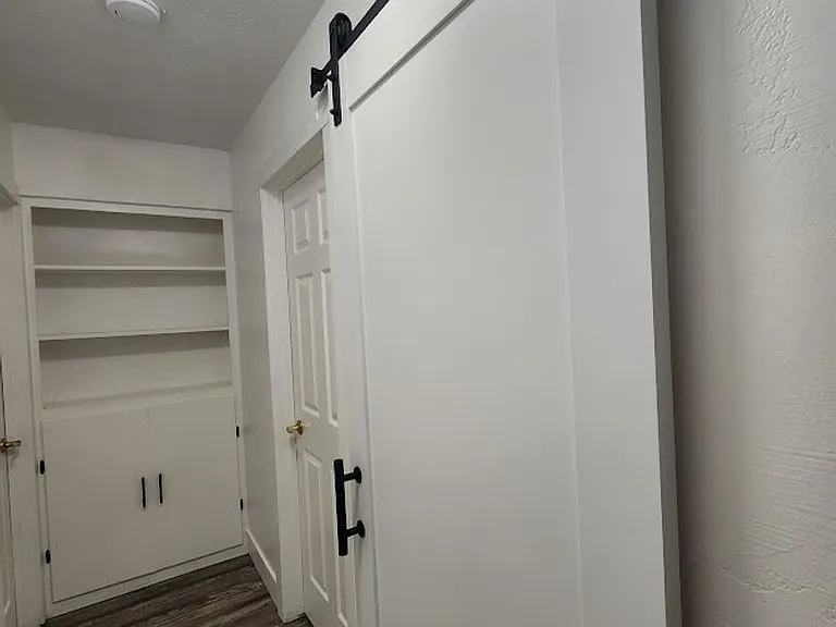 411 Ostrander St N — Photo 10