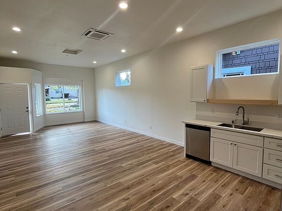 3rd image of 5105-5105 N 46th St