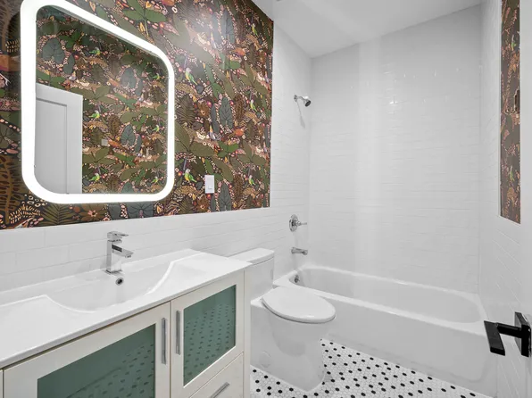 257 Throop Avenue image 8 of 10