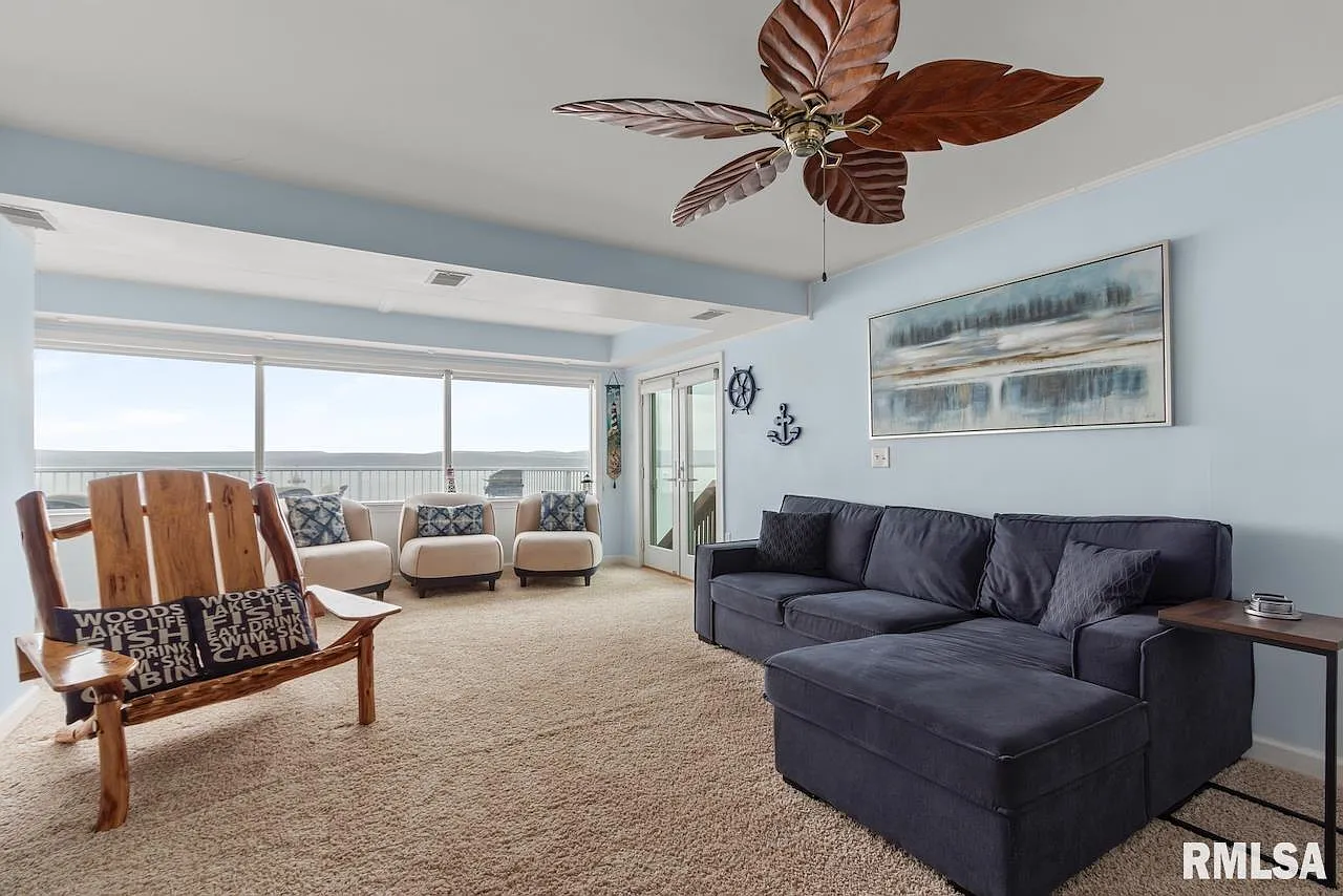 3 bed, 2.0 bath, 1256 sqft, $3,500 — Photo 2