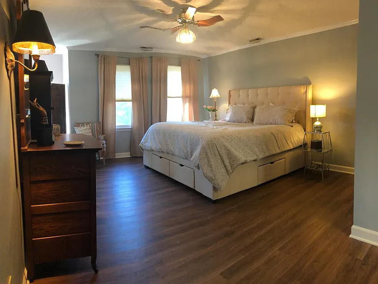 master with King Bed