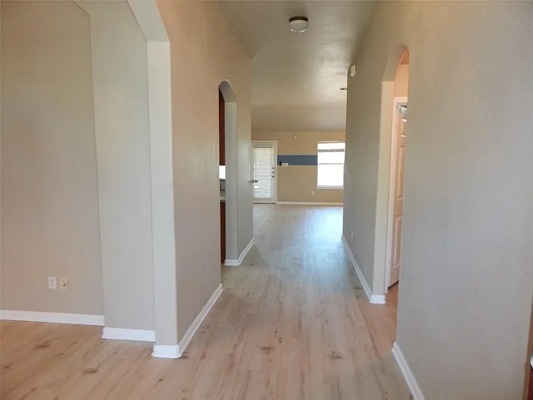 601 Abbeyglen Castle Dr — Photo 6