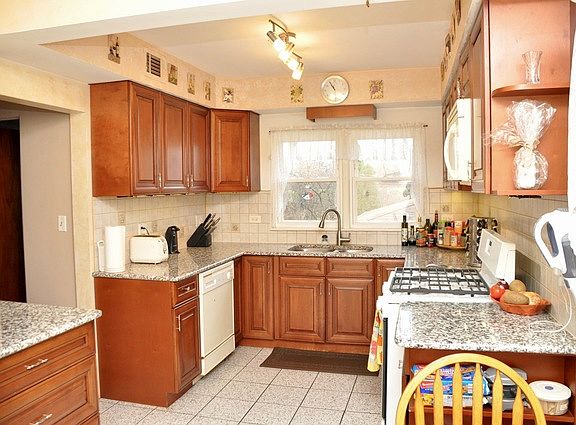 5th image of 360 E Red Oak Ave