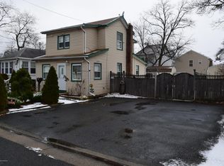 115 Cedar Ave, Middletown, NJ 07748