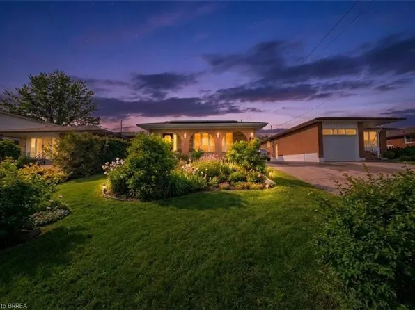 330 E 18th St, Hamilton, ON L9A 4P8