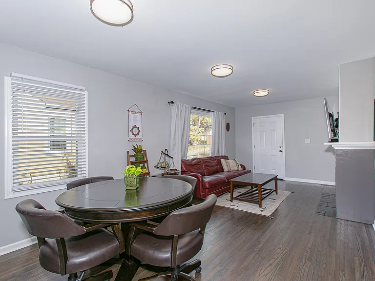 225 S Bleckley Dr — Photo 4