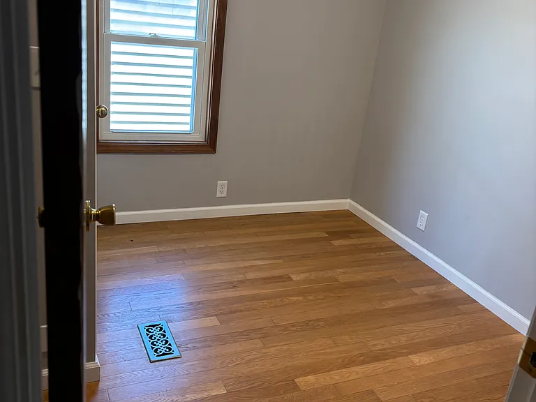 140 W 4th St #4 — Photo 8