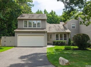 19 Dickerson Ct, Port Jefferson, NY 11777