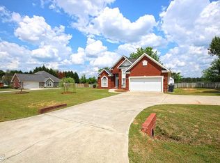 210 Southland Trl, Byron, GA 31008
