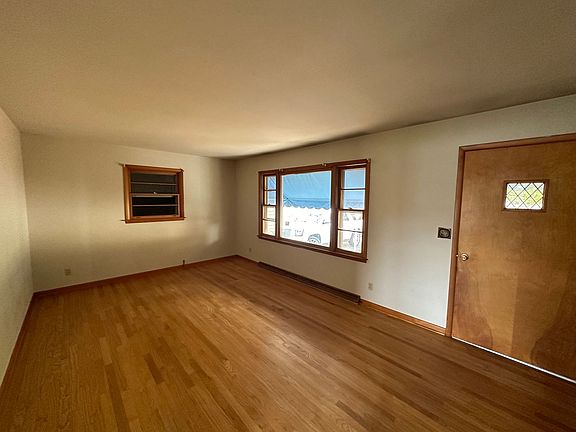 3rd image of 916 Fay Ave