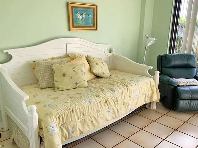 180 Seaview Ct #111 — Photo 16
