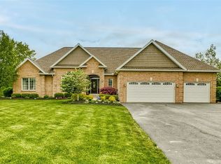 57 E Bellaqua Estates Dr, Rochester, NY 14624