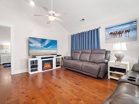 5th image of 2272 Sandfiddler Rd