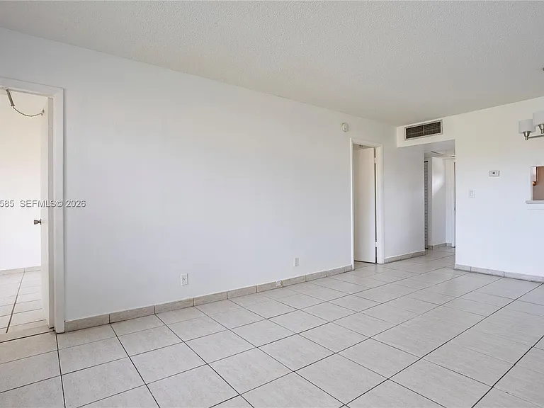 5021 W Oakland Park Blvd #204 — Photo 6