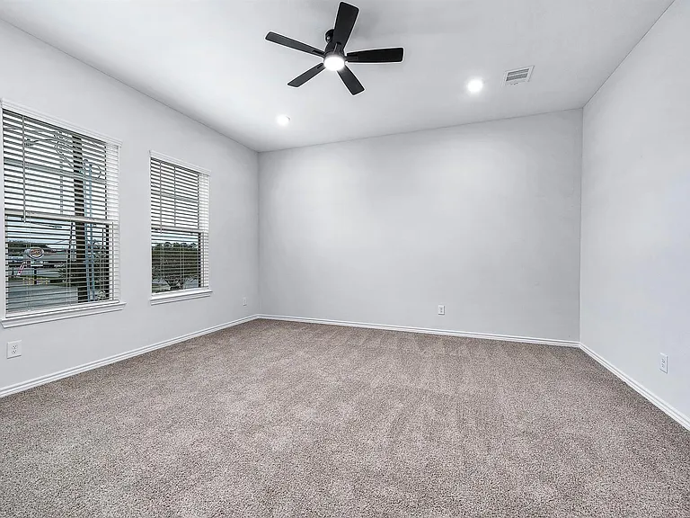 2716 Spence St — Photo 23