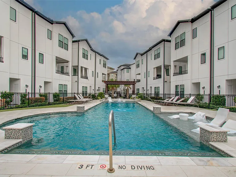2810 Grand Fountains Dr #B — Photo 42
