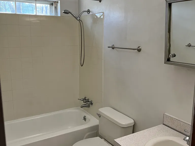 426 Atherly St NE — Photo 9