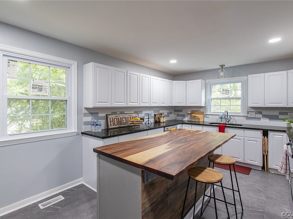 1st image of 10 Gloucester Cir